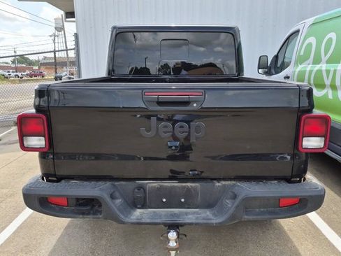 Used 2025 Jeep Gladiator Sport AWD/4WD image 3