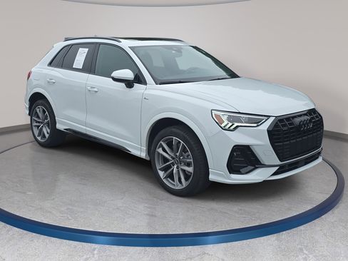 Used 2024 Audi Q3 2.0T Premium Plus w/ Premium Plus Package AWD/4WD image 3