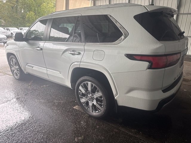 Used 2025 Toyota Sequoia Capstone AWD/4WD image 12