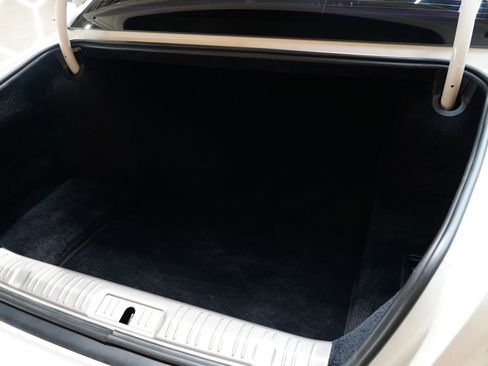 Used 2015 Rolls-Royce Ghost image 33