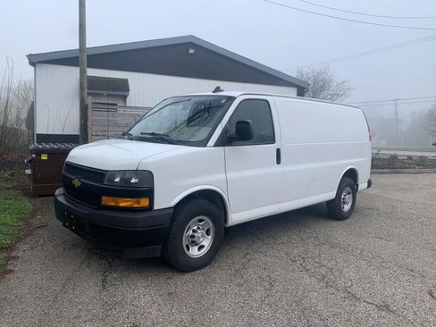 Used 2021 Chevrolet Express 3500 w/ Driver Convenience Package RWD image 7