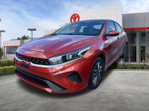 Used 2023 Kia Forte LXS w/ LXS Technology Package FWD image 3
