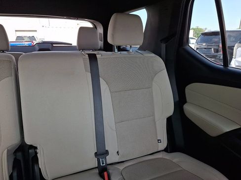 Used 2022 Chevrolet Traverse LS FWD image 21