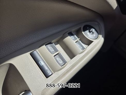 Used 2019 Ford Escape Titanium FWD image 34