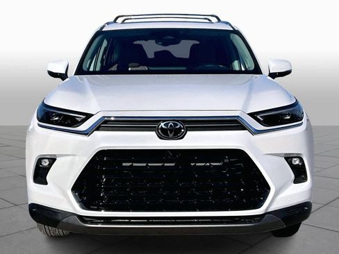 Used 2026 Toyota Grand Highlander Platinum image 3