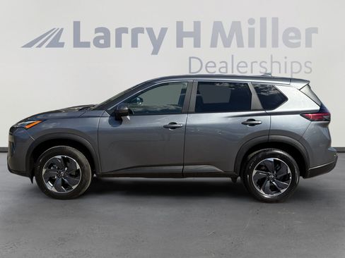 Used 2025 Nissan Rogue SV FWD image 2