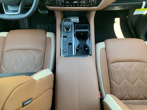 New 2026 Nissan Pathfinder Platinum FWD image 17