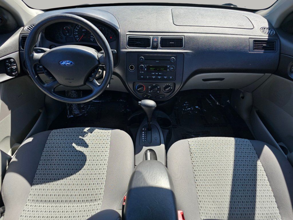 Used 2007 Ford Focus SE FWD image 2