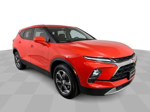 Used 2025 Chevrolet Blazer LT AWD/4WD image 2