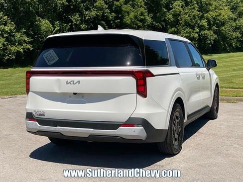 Used 2025 Kia Carnival FWD image 7