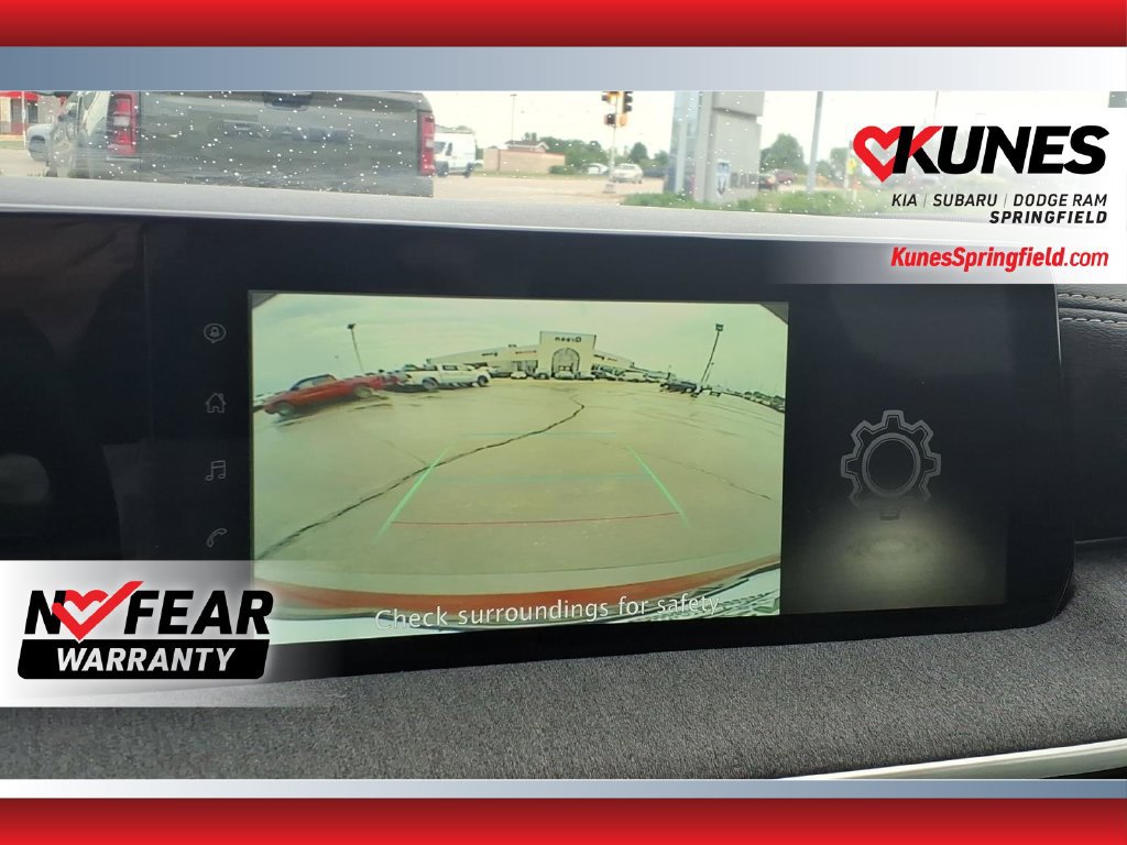 Used 2025 Nissan Kicks SV AWD/4WD image 12
