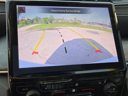 Used 2023 Jeep Grand Cherokee Limited AWD/4WD image 28