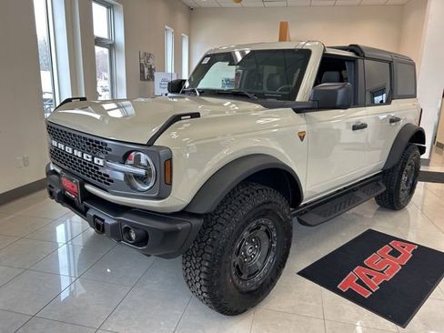 New 2025 Ford Bronco Badlands w/ Sasquatch Package image 3