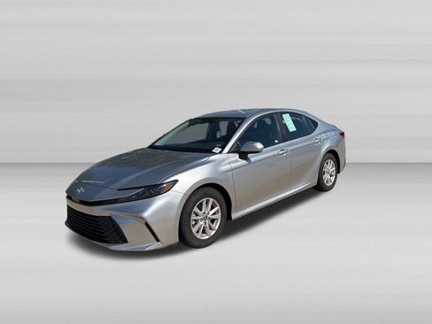 Used 2025 Toyota Camry LE FWD image 8