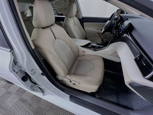 Used 2021 Toyota Camry LE image 30