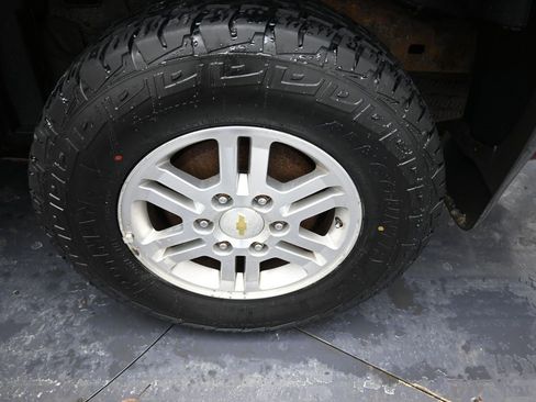 Used 2011 Chevrolet Colorado LT image 32