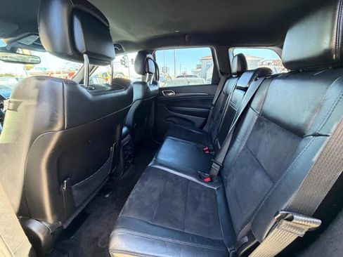 Used 2017 Jeep Grand Cherokee Altitude image 10