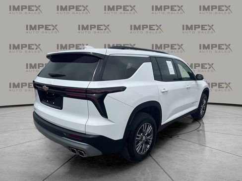 Used 2025 Chevrolet Traverse LT FWD image 5