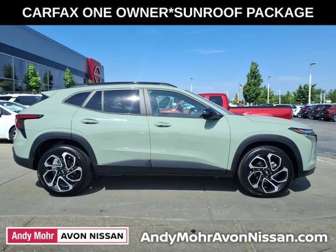 Used 2024 Chevrolet Trax RS w/ Sunroof Package FWD image 8