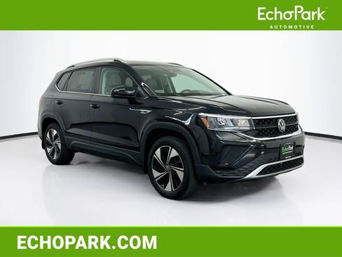 Used 2023 Volkswagen Taos SE w/ Panoramic Sunroof Package AWD/4WD image 1