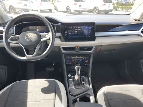 Used 2025 Volkswagen Taos SE image 12