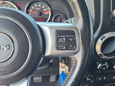 Used 2016 Jeep Wrangler Unlimited Rubicon AWD/4WD image 17