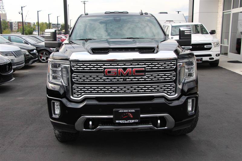 Used 2022 GMC Sierra 2500 Denali w/ Denali Black Diamond Edition AWD/4WD image 3
