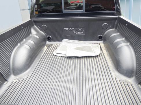 Used 2005 Chevrolet Colorado LS RWD image 16