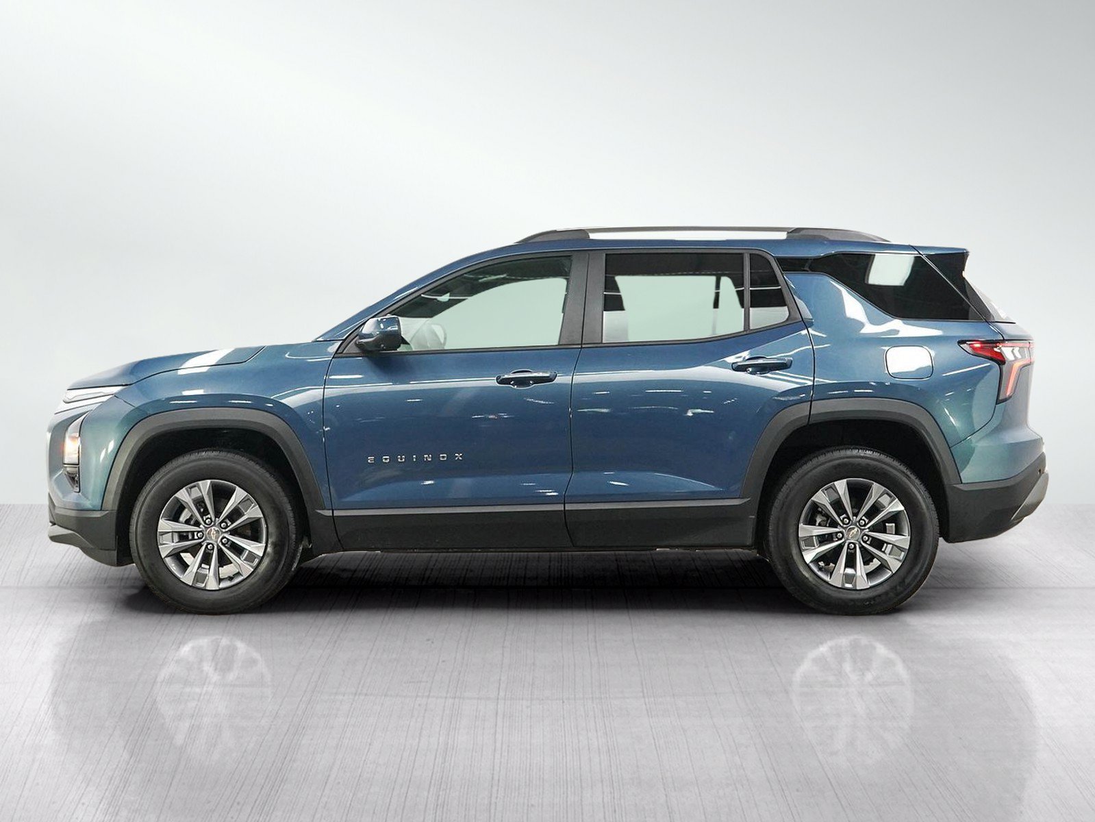 Used 2025 Chevrolet Equinox LT w/ Convenience Package II FWD image 2