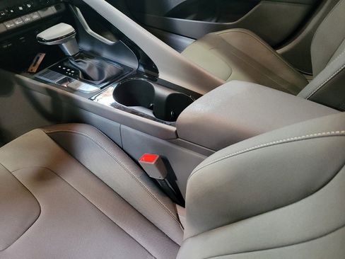 Used 2024 Hyundai Elantra Blue image 26