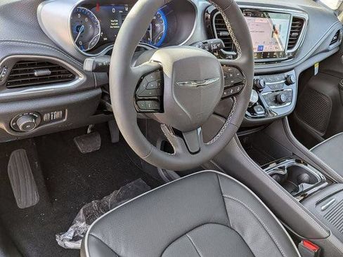 New 2026 Chrysler Pacifica Select AWD/4WD image 11