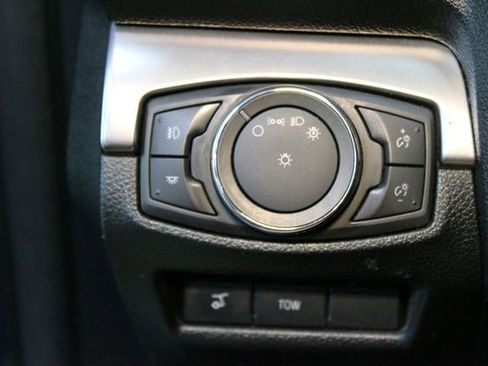 Used 2018 Ford Explorer XLT w/ Equipment Group 202A AWD/4WD image 21