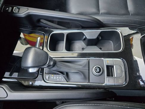 Used 2025 Kia Telluride S FWD image 27