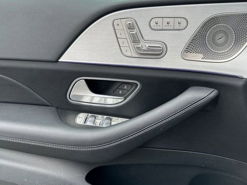 Used 2024 Mercedes-Benz GLS 450 4MATIC image 11