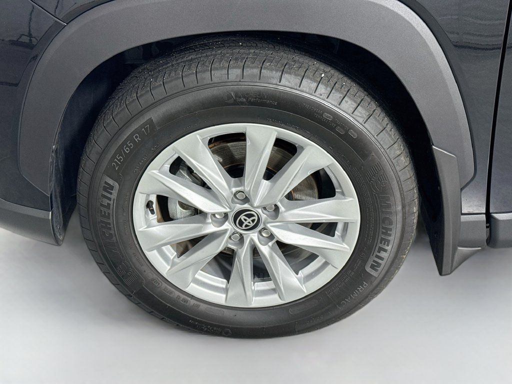 Used 2026 Toyota Corolla Cross LE FWD image 32