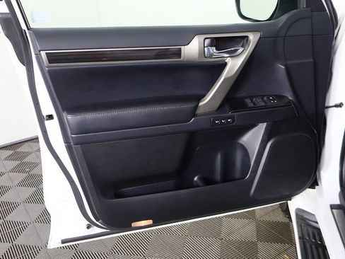 Used 2018 Lexus GX 460 image 23
