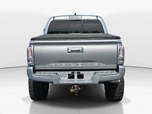 Used 2017 Toyota Tacoma SR5 w/ Tow Package image 4