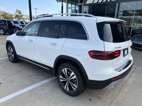Certified 2025 Mercedes-Benz GLB 250 image 11