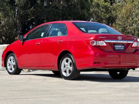Used 2013 Toyota Corolla LE w/ Premium Pkg FWD image 3