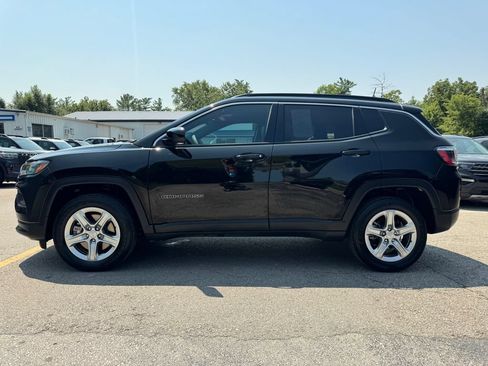 Used 2023 Jeep Compass Latitude w/ Convenience Group AWD/4WD image 8