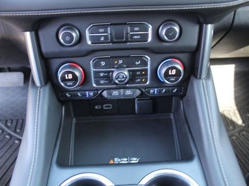 Used 2023 Chevrolet Tahoe Premier AWD/4WD image 28