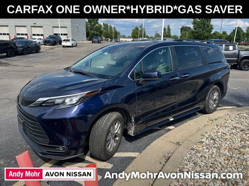 Used 2026 Toyota Sienna XLE FWD image 2