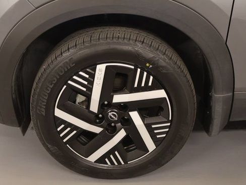 Used 2025 Nissan Kicks SV w/ Illumination Package FWD image 8