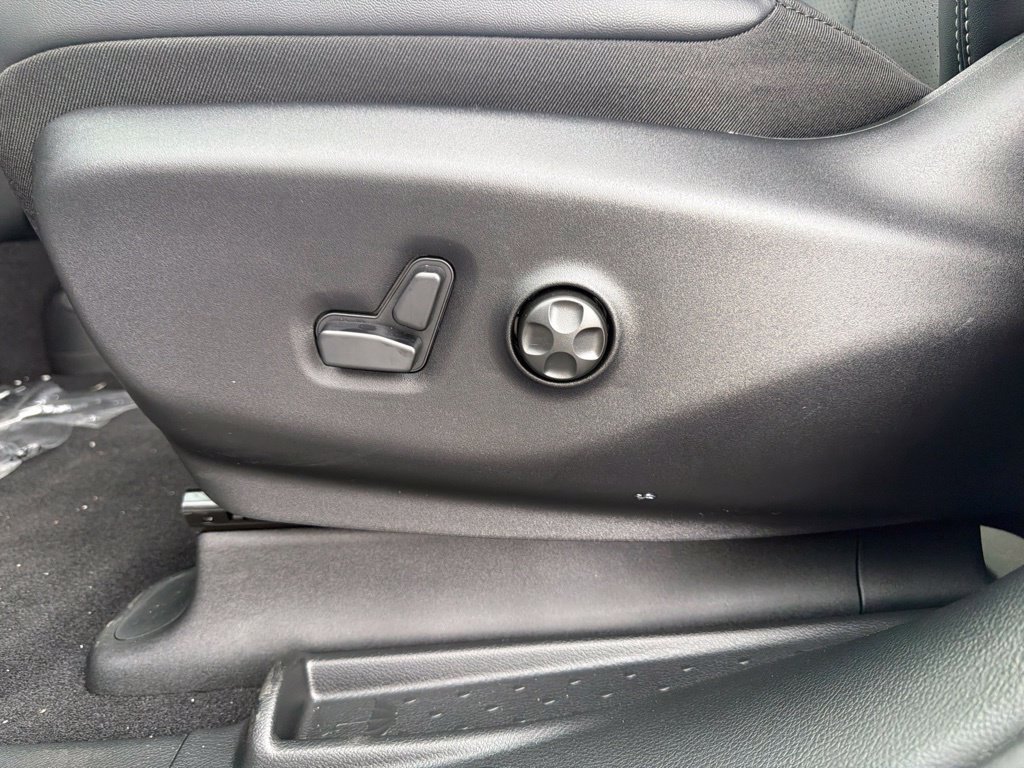 New 2027 Chrysler Pacifica Select AWD/4WD image 13