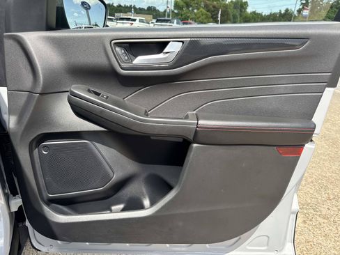Used 2025 Ford Escape ST-Line FWD image 13