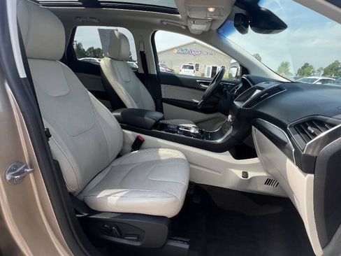 Used 2020 Ford Edge Titanium w/ Equipment Group 301A AWD/4WD image 17