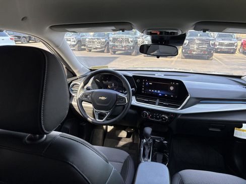 Used 2026 Chevrolet Trax LT w/ Driver Confidence Package FWD image 12