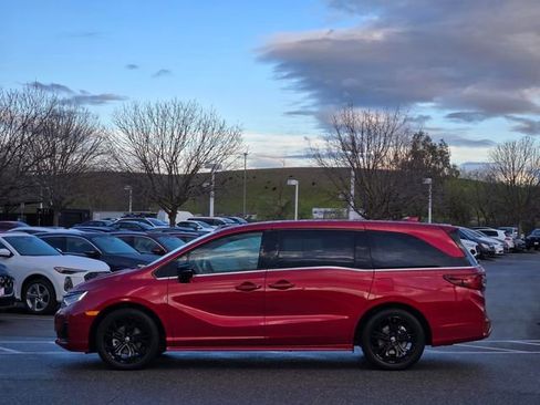 Used 2025 Honda Odyssey Sport-L image 7