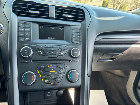 Used 2018 Ford Fusion SE w/ Equipment Group 601A image 17