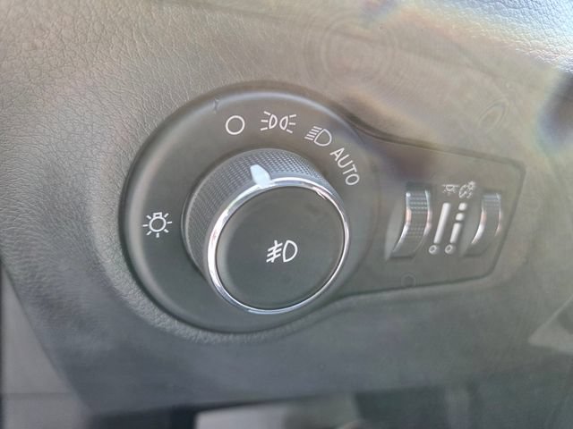 Used 2018 Jeep Compass Latitude w/ Cold Weather Group FWD image 21